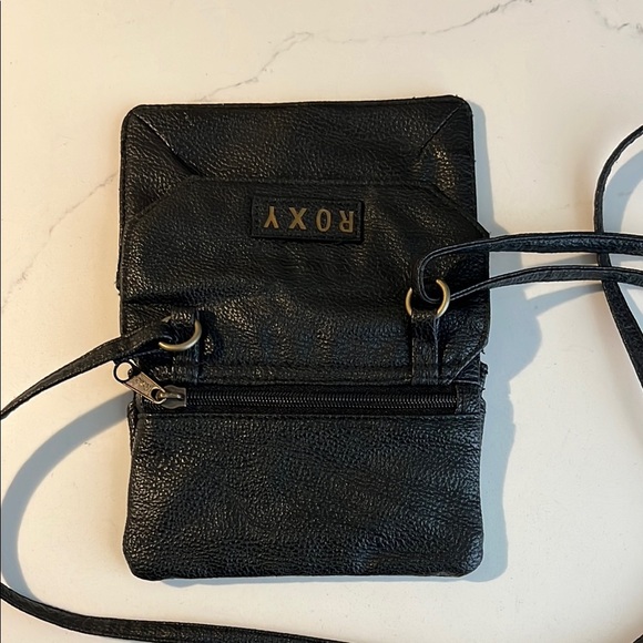 Roxy Black Leather Crossbody Bag with Flap Closure - Picture 3 of 4
